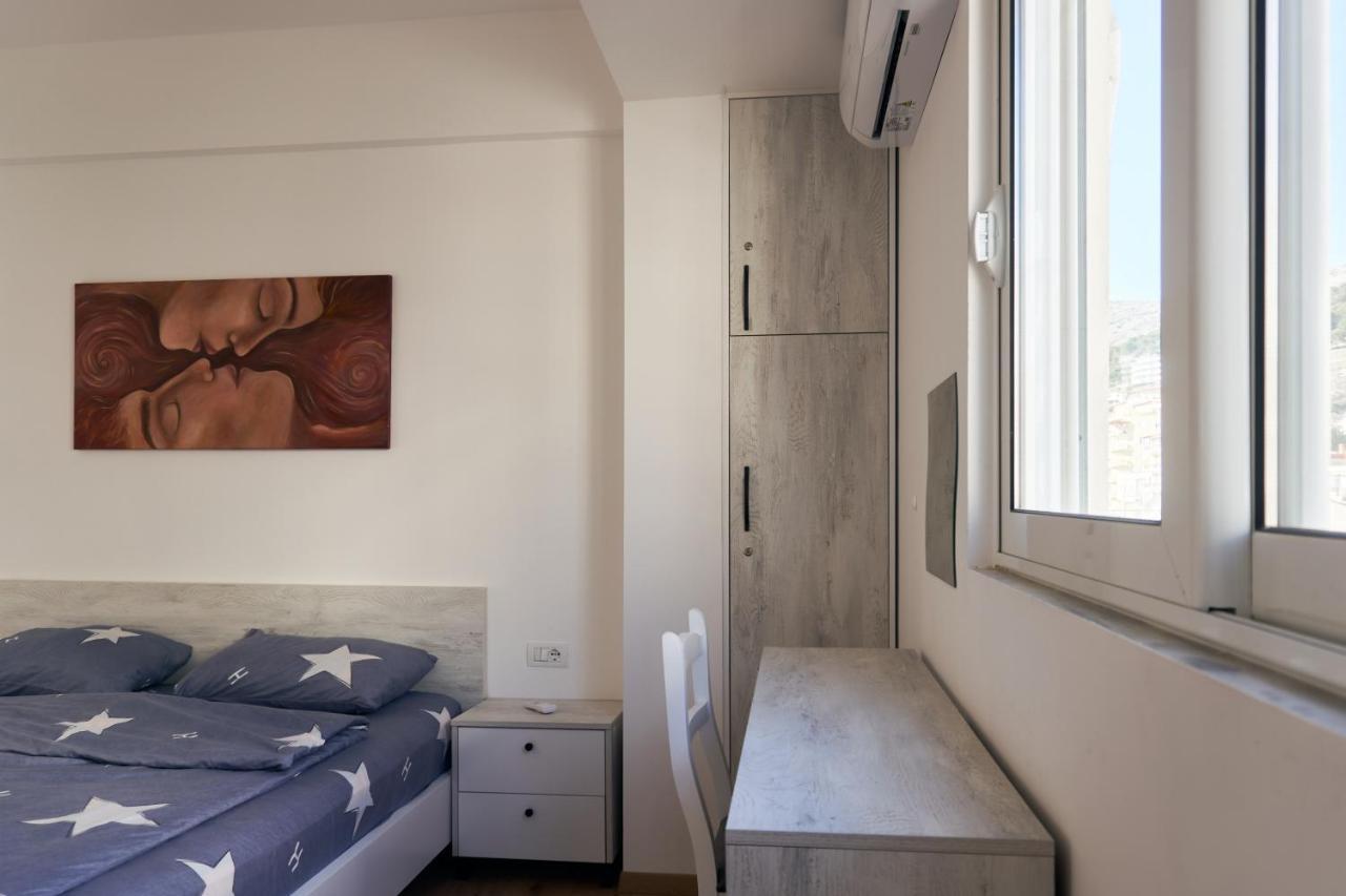 Central Beach Apartment Sarande Ngoại thất bức ảnh